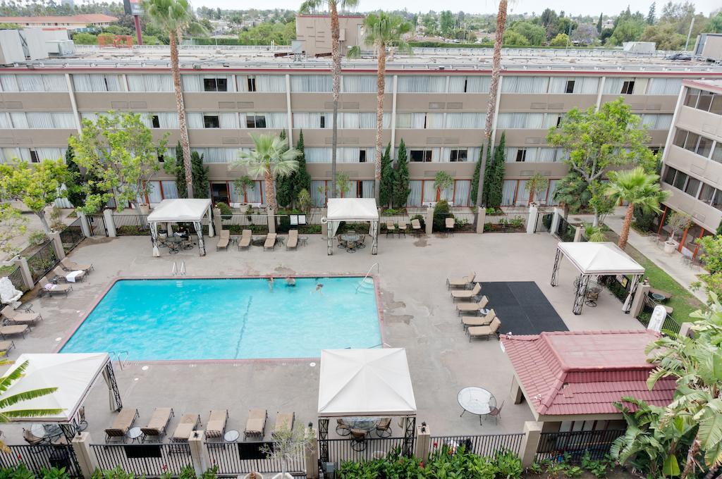 Howard Johnson by Wyndham Fullerton/Anaheim Conference Cntr Exterior foto