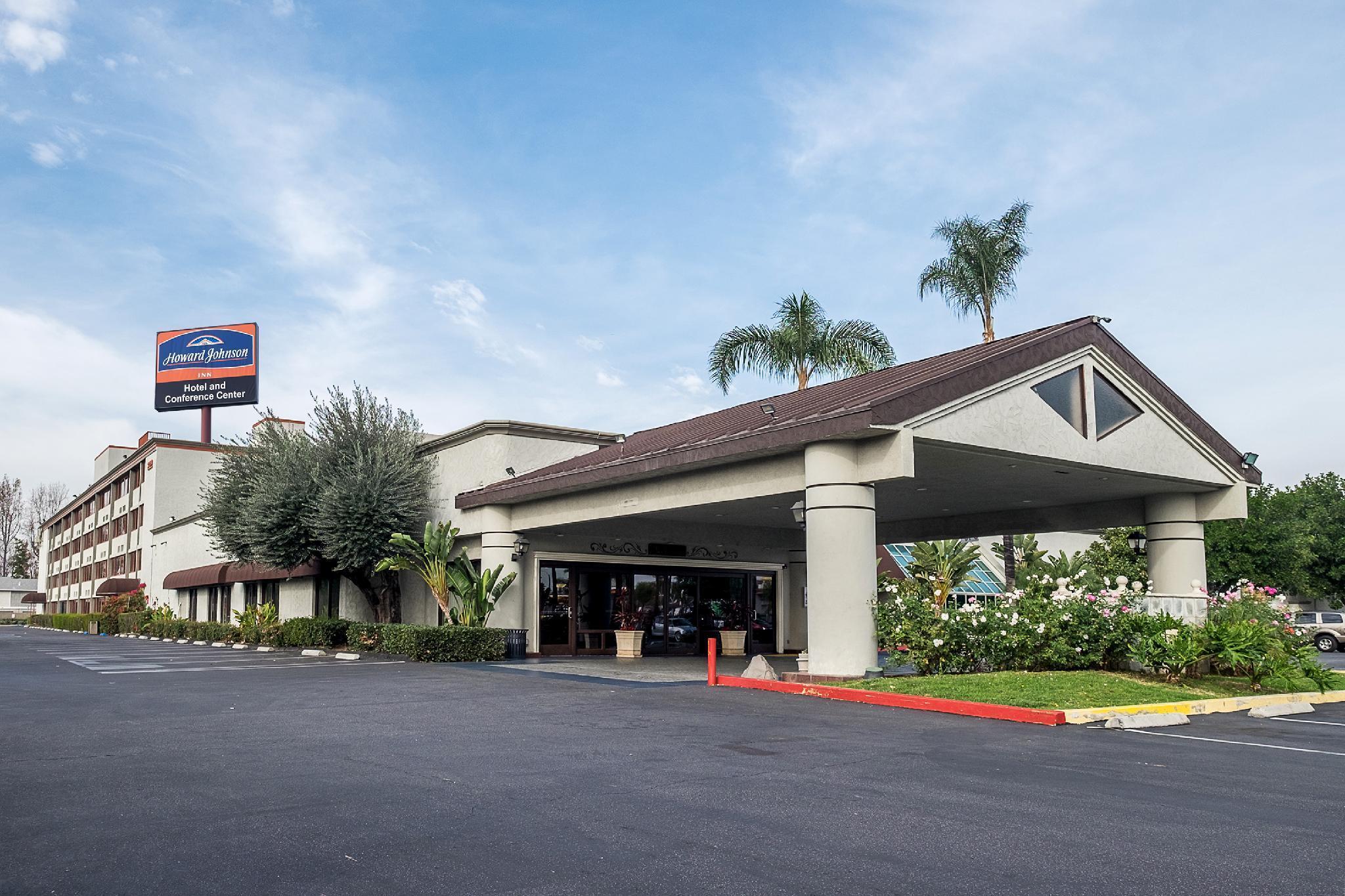 Howard Johnson by Wyndham Fullerton/Anaheim Conference Cntr Exterior foto