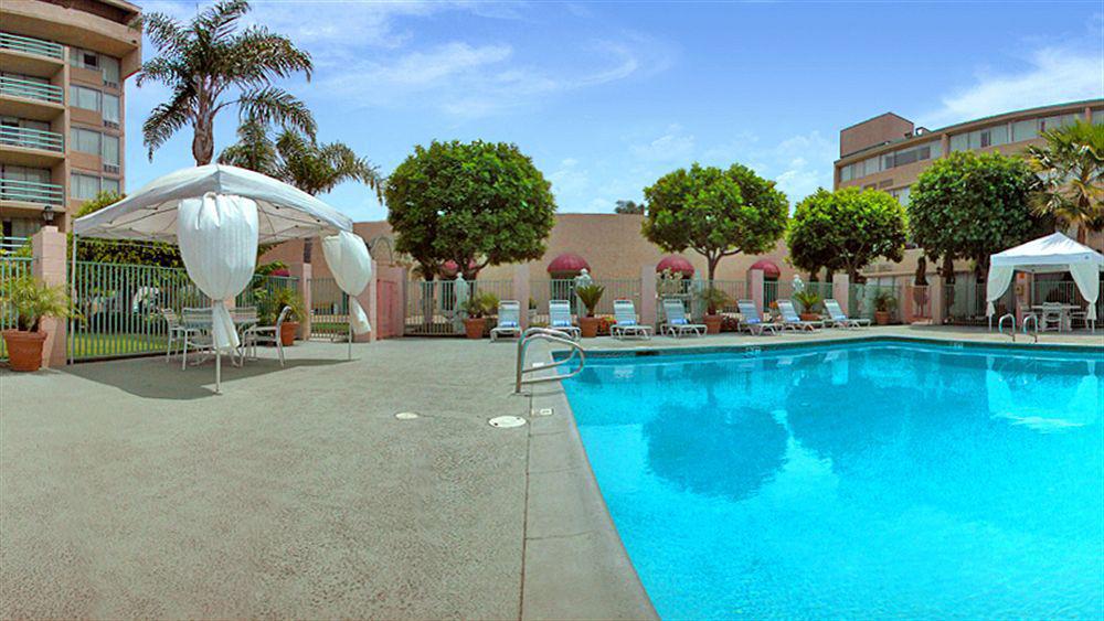 Howard Johnson by Wyndham Fullerton/Anaheim Conference Cntr Exterior foto